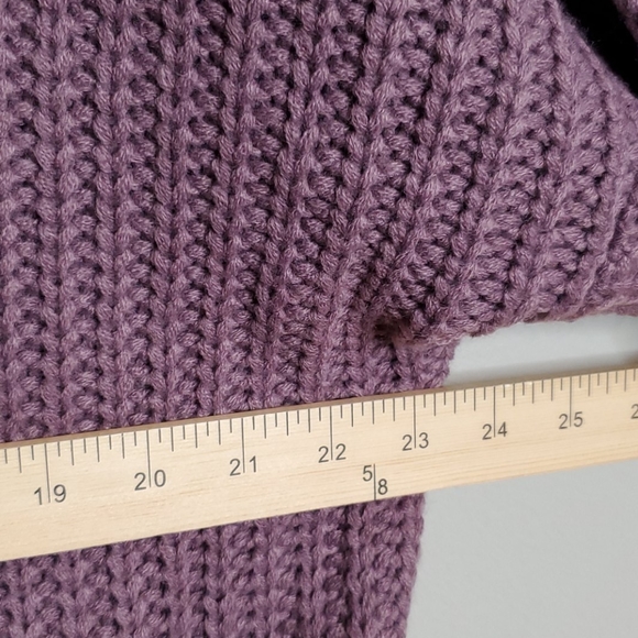 SOLD Main Strip frayed trim sweater v neck M - Picture 8 of 8